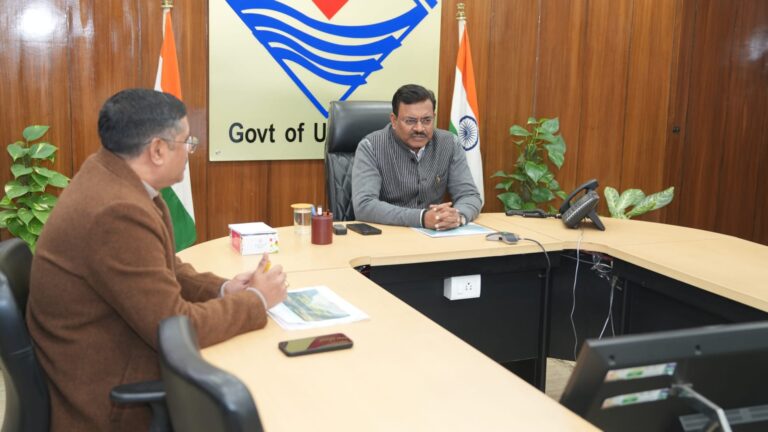 मुख्य सचिव आनन्द बर्द्धन ने बुधवार को सचिवालय में सिंचाई विभाग द्वारा निर्माणाधीन जमरानी एवं सौंग बांध परियोजनाओं की समीक्षा की।